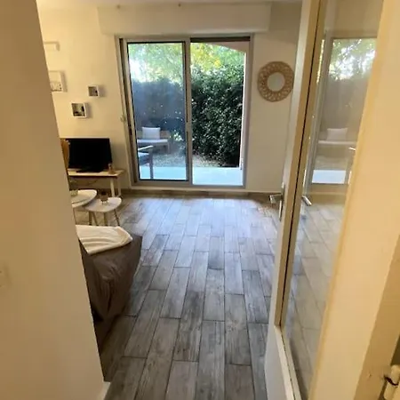 Apartment Studio Cabine Avec Jardin *